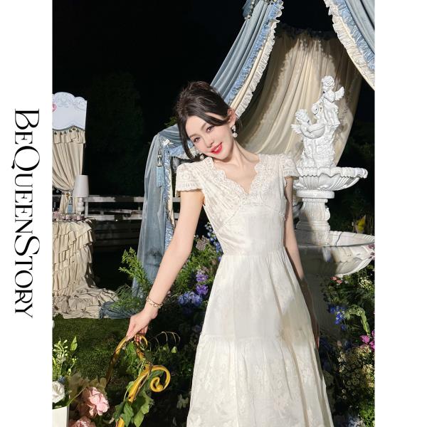 BeQueenStory【月光露易丝】高级感重工立体绣花法式V领收腰连衣裙