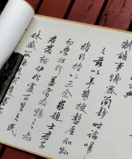 重点推荐！！苏轼《洞庭春色赋.中山松醪赋》手卷复刻

《洞庭春色赋.中山松醪赋》，卷轴装，锦函一盒，苏轼书，吉林文史出版社出品，吉林省博物馆监制，售价298元。 商品图13