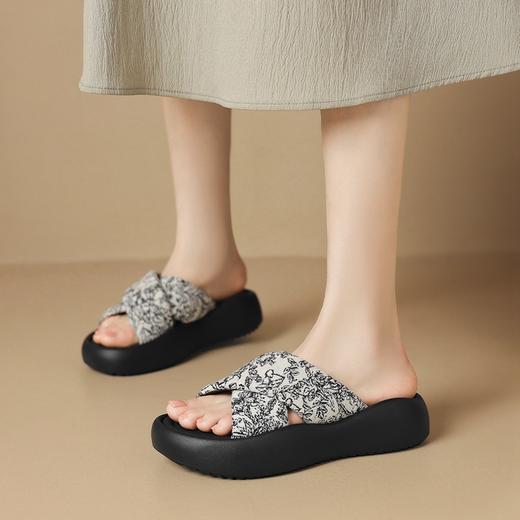 ZHR厚底拖鞋2024夏季新款中式松糕鞋防滑轻便配裙子休闲沙滩女鞋 商品图1