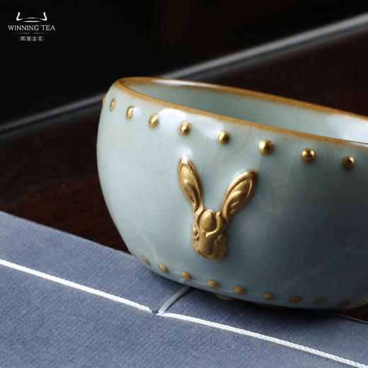 问鼎汝瓷天青兔首战鼓杯（描金） 商品图1