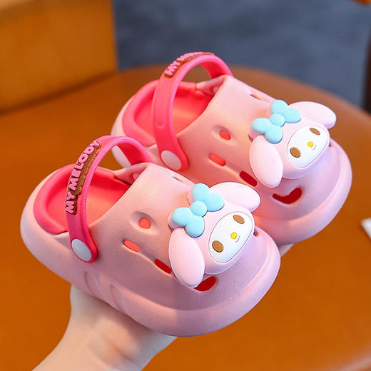 【时尚“凉”感，防滑沙滩鞋】小公主的夏日必备。可爱凉拖，防滑沙滩鞋，让宝贝安心玩耍，粉红、蓝色、紫色多款颜色可选！ 商品图1