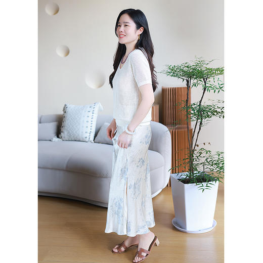 醋酸缎面丝滑垂顺A字中长半身裙 商品图3