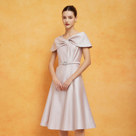 PF8D1斯尔丽24新款法式通勤连衣裙轻场合设计感立体花苞领赫本风连衣裙 商品图0