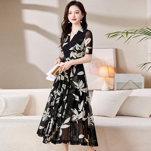复古印花气质V领收腰显瘦连衣裙SNX2801 商品图3