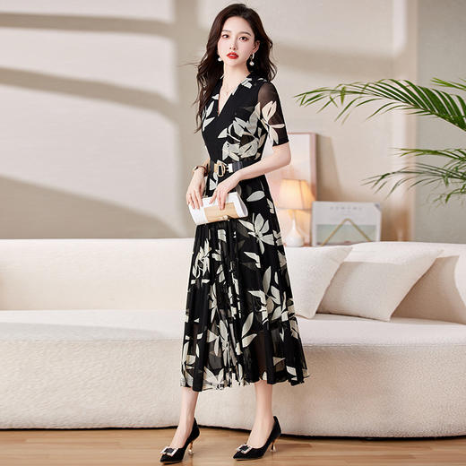 复古印花气质V领收腰显瘦连衣裙SNX2801 商品图1