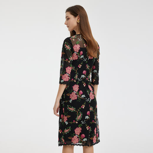 RF8F6斯尔丽2021年瑟俪春季新款圆领合体小A十字绣连衣裙 商品图1