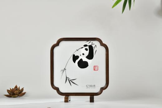 蜀绣双面绣-戏竹(胡桃木倭角架) 商品图0