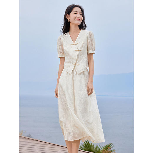 【五折购】熙世界夏款女装天丝新中式V领盘扣刺绣衬衫半身裙两件套装国风 商品图1