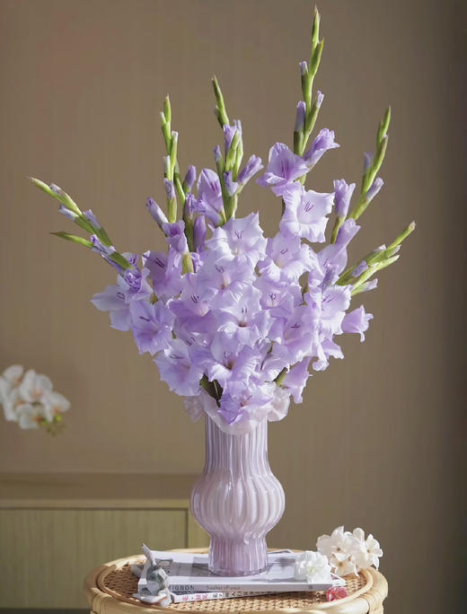 香芋紫剑兰（5月27日下午取花），超美超喜欢，花瓣的纹路像被画师细细描绘过，一束5支原价68元，团购价18元 商品图0