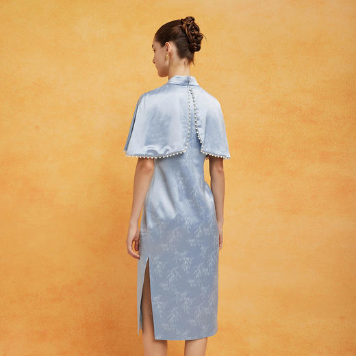 PF8E9斯尔丽2024新款改良旗袍式披肩醋酸提花料精致烫钻工艺优雅连衣裙 商品图1