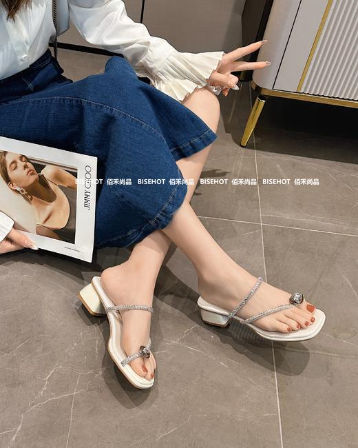 新品百搭钻扣粗跟百搭女拖鞋798B42600（W） 商品图2