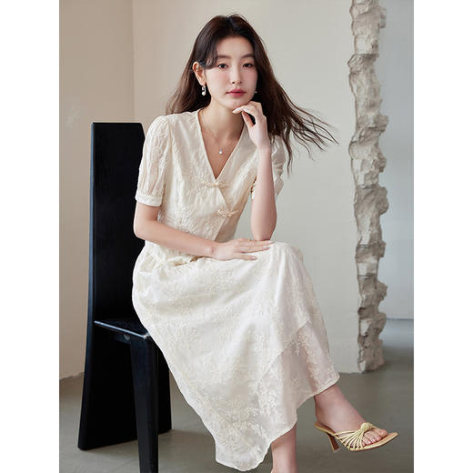 【五折购】熙世界夏款女装天丝新中式V领盘扣刺绣衬衫半身裙两件套装国风 商品图0