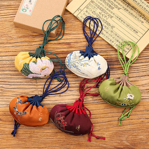 「数款可选！礼盒装」端午节香包香囊 古风小福袋汽车挂件艾草驱蚊香袋随身汉服荷包配饰 商品图3