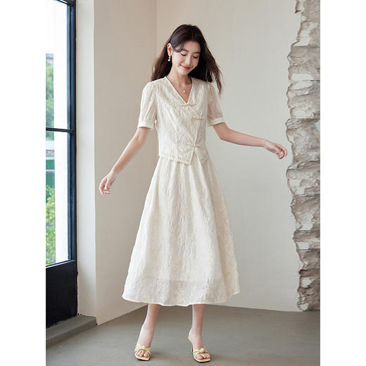 【五折购】熙世界夏款女装天丝新中式V领盘扣刺绣衬衫半身裙两件套装国风 商品图3