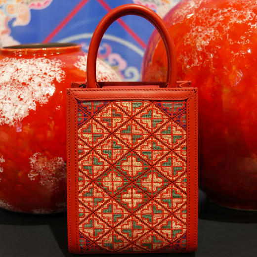 深山集市·红色桃花绣竖版小包HY05030126 商品图0