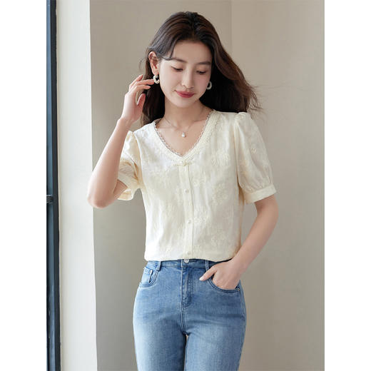 【五折购】熙世界夏女装中式国风珍珠盘扣V领绣花雪纺衬衫泡泡袖纯棉上衣 商品图2