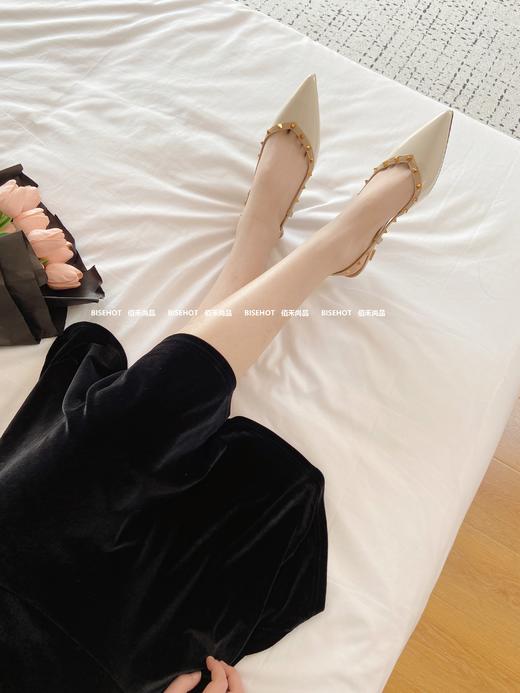 新品女士铆钉尖头时装中空鞋845B42551（W） 商品图3