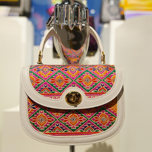 深山集市·彩色数纱绣白色手提包HY05030132 商品图2