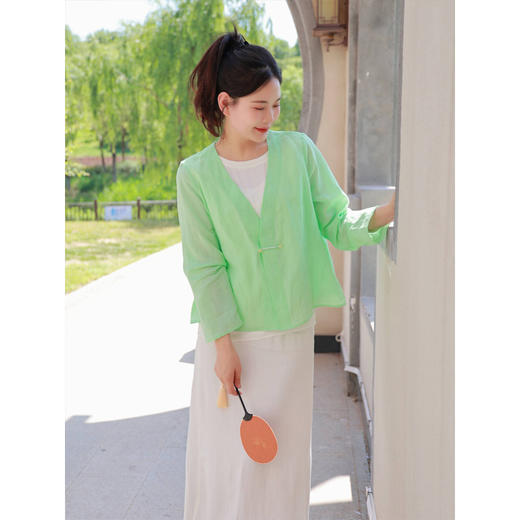 【抖音专属】V领小衫（24710398欧碧） 商品图1