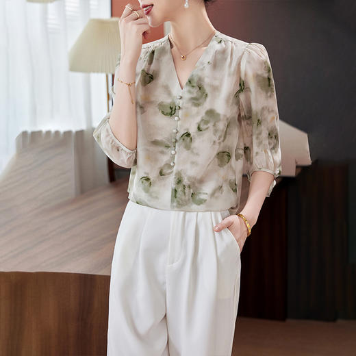 渲染水墨印花真丝，双绉V领五分袖素雅上衣KQN-11256 商品图1