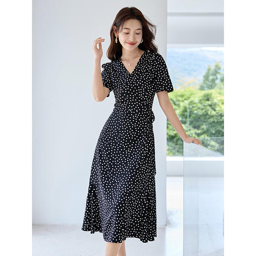 【专属特价】熙世界法式复古波点V领连衣裙夏季垂感气质优雅雪纺茶歇裙长裙 商品图1
