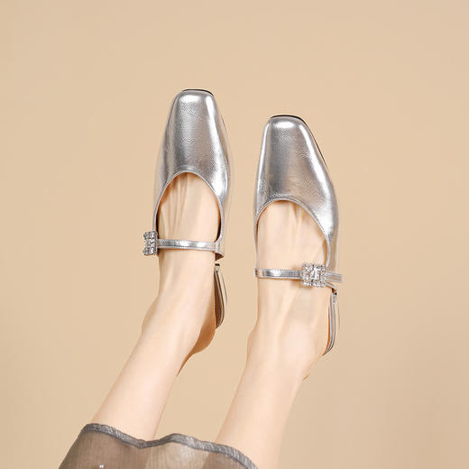 品质好货 | Safiya/索菲娅2024夏时尚气质低跟水钻方头拖鞋穆勒拖 SF42110708 商品图3