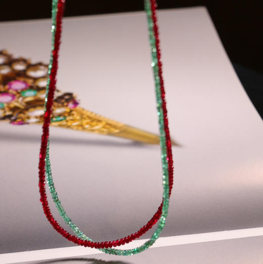 甄珠贝 ​进口彩宝素链 高叶、倪妮同款 祖母绿/红宝石 通透明艳，氧气感满满 18k金扣（注：固定项链的压扣不是18k，如需定制18k，加180元，请私） 商品图12