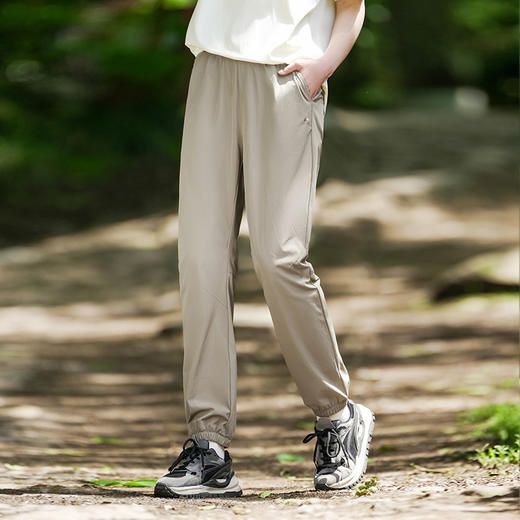 拓路者轻薄透气速干裤女夏季新款防泼水运动长裤简约束脚裤登山裤 商品图3