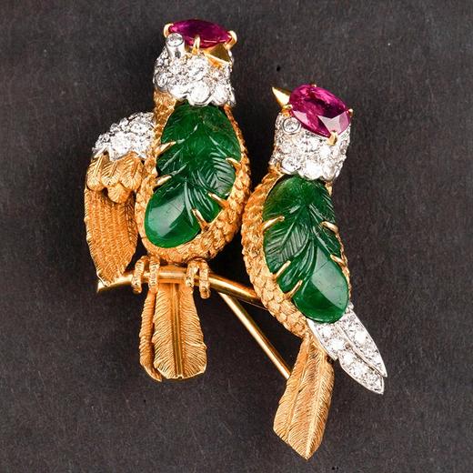 独角鹿西洋古董1965年代法国出品18k黄金铂金镶嵌钻石祖母绿及红宝石爱情鸟造型胸针 商品图0
