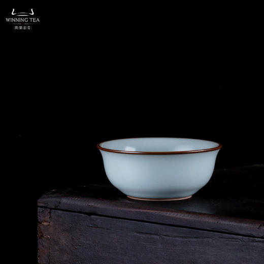 问鼎汝瓷鼎峰系列月白紫金釉经典款品茗杯 商品图0