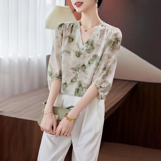 渲染水墨印花真丝，双绉V领五分袖素雅上衣KQN-11256 商品图2
