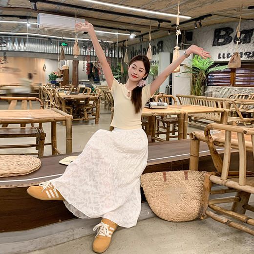 <曾小咸推荐>【夏日悸动】浅黄色T恤+休闲裤+半身裙 商品图1