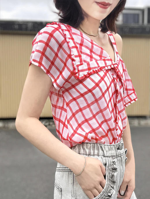 TYNVIE 不规则肩带上衣 商品图3