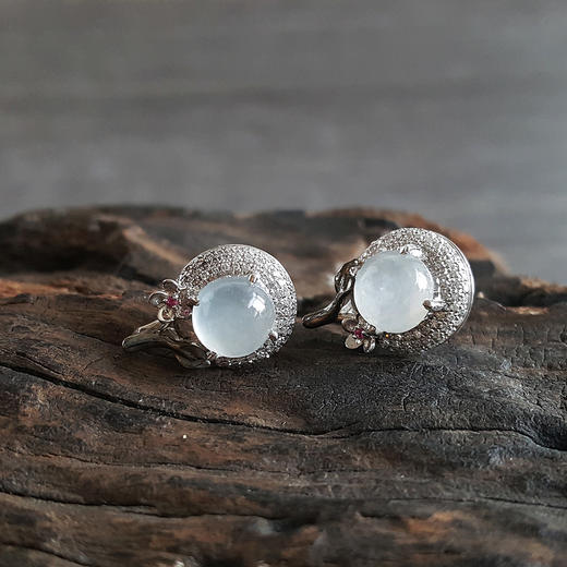 【天然正品】冰种白色蛋面翡翠AU750精品白金豪镶钻耳钉15.1*10.5*20.2MM（皆取最大值）160124XY27+ 商品图1