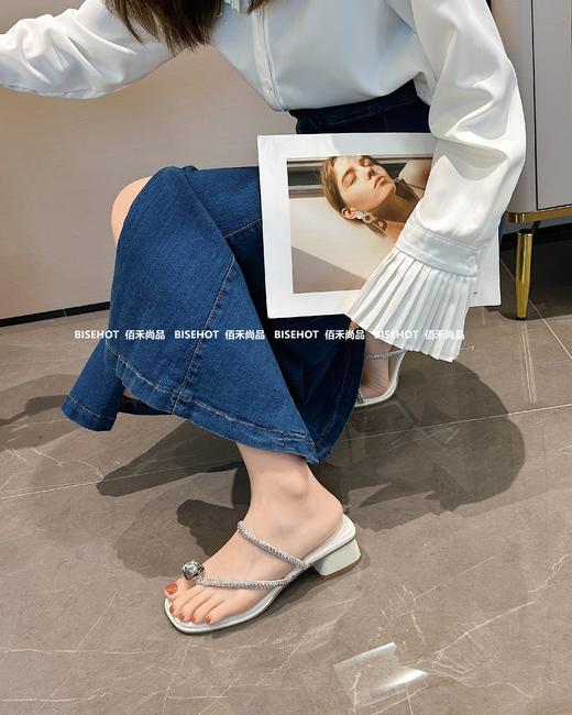 新品百搭钻扣粗跟百搭女拖鞋798B42600（W） 商品图3