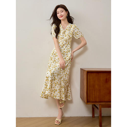 【专属特价】熙世界小黄花碎花连衣裙夏2025新款泡泡袖V领鱼尾裙过膝长裙子 商品图3
