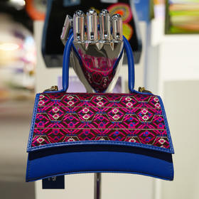 深山集市·数纱绣蓝色手提包