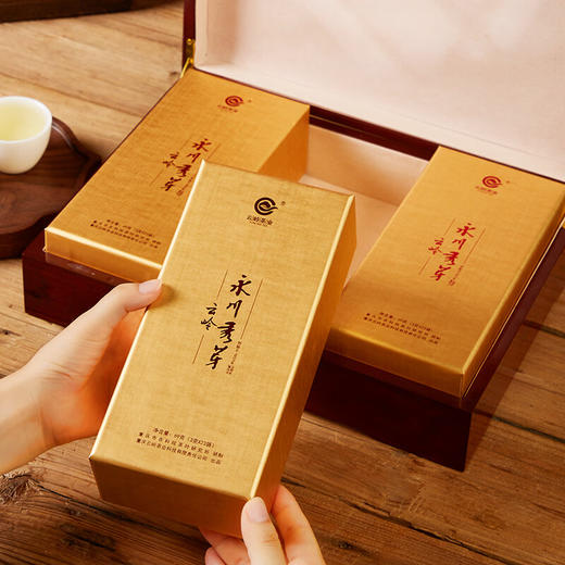 云岭茶业永川秀芽2024年新茶 明前绿茶(珍芽)茶叶礼盒装送礼207g 高档木质茶礼207g 商品图3