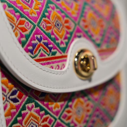 深山集市·彩色数纱绣白色手提包HY05030132 商品图3