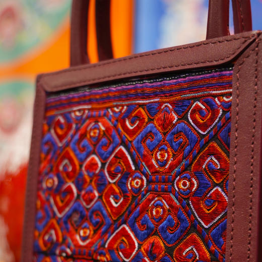 深山集市·红色数纱绣竖版小包HY05030131 商品图1