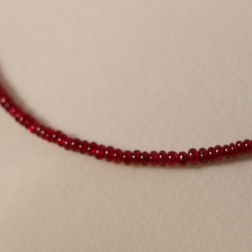 甄珠贝 ​进口彩宝素链 高叶、倪妮同款 祖母绿/红宝石 通透明艳，氧气感满满 18k金扣（注：固定项链的压扣不是18k，如需定制18k，加180元，请私） 商品图3