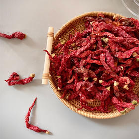 新疆辣皮子【厨师的“机密档案”】 时光倏忽，口味难离，也许味道才是一个人与世界最紧密的联结。新疆安集海辣皮子,让人望而生畏却口舍生津的三餐制胜武器。