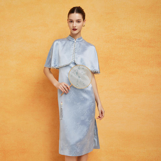 PF8E9斯尔丽2024新款改良旗袍式披肩醋酸提花料精致烫钻工艺优雅连衣裙 商品图0