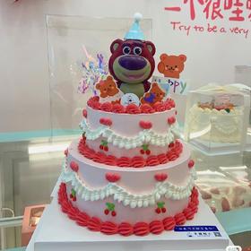 【草莓熊双层创意蛋糕】