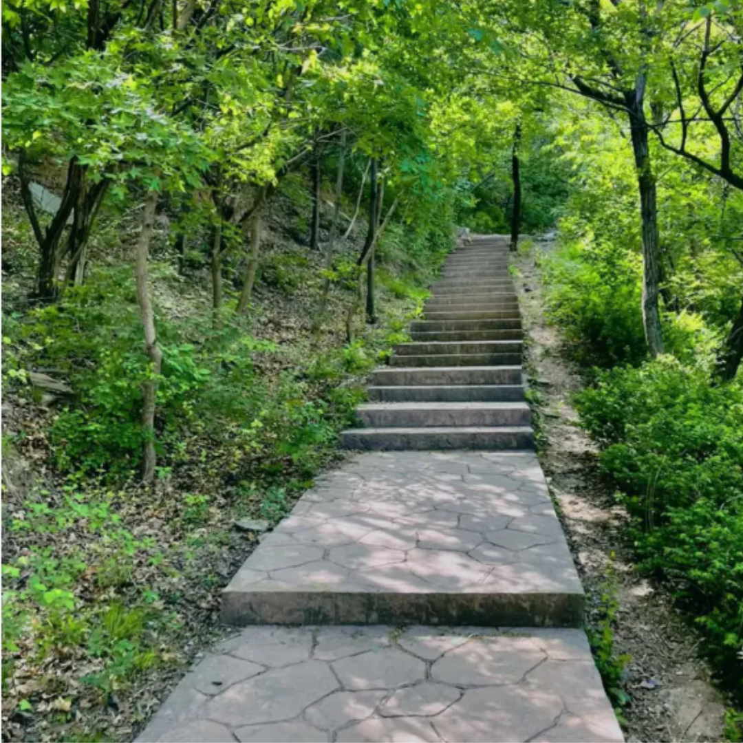 一起爬西山，登顶鬼笑石，在爬山中认识新朋友（北京活动）