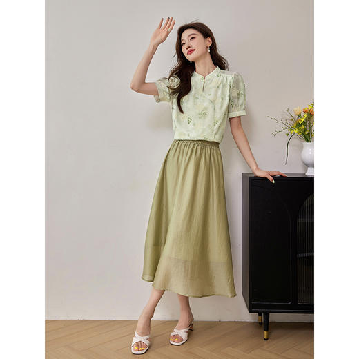 【专属特价】熙世界2025夏季新款水墨绿印花国风衬衫短袖盘扣立领新中式上衣 商品图3