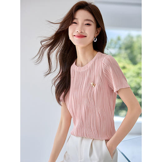 【年中特卖】熙世界肌理感冰丝短袖上衣2025夏新款法式气质设计感粉色T恤女 商品图0