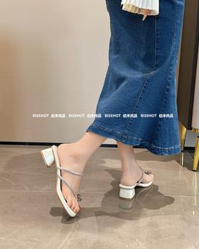 新品百搭钻扣粗跟百搭女拖鞋798B42600（W）