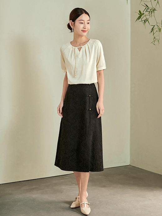 【专属特价】熙世界新中式流苏扣圆领提花短袖醋酸雪纺衬衫2025夏季国风上衣 商品图3