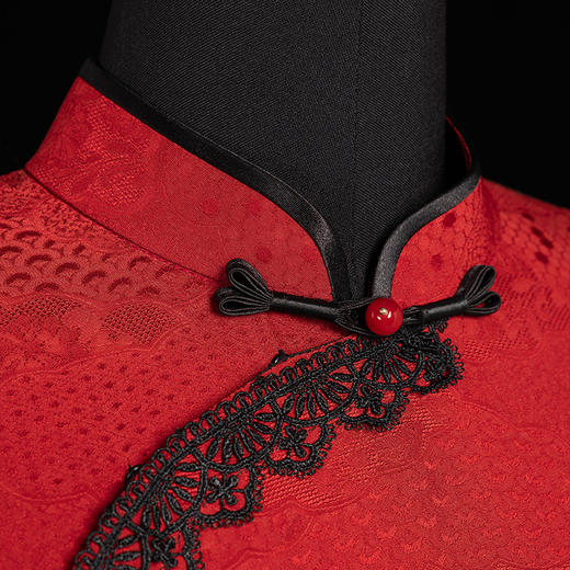 荷言GL 状元 送考传统旗袍大红色人丝桑蚕丝提花兔耳盘扣蕾丝花边 商品图2